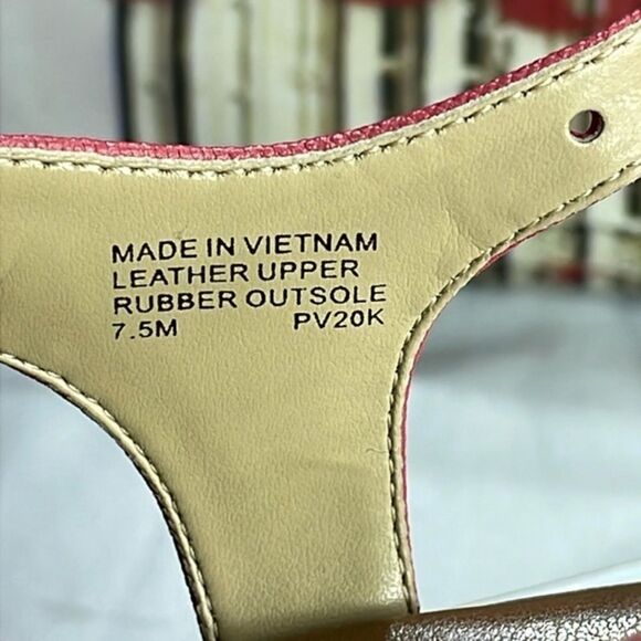 Women's Michael Kors Plate FlatThong Sandal, size 7.5 - Picture 10 of 14